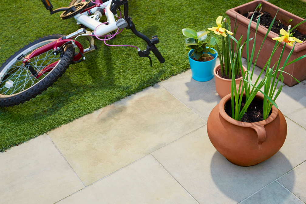 Уборка наружных территорий: лучшие способы уборки внутреннего дворика