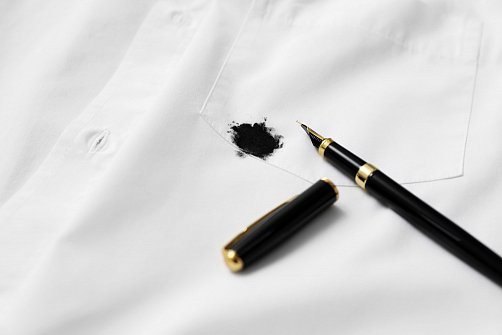 Как отстирать ручку с белой одежды